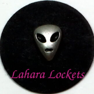 This floating charm is the head of a silver alien and is compatible with all memory lockets.