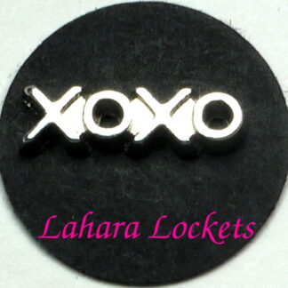 This floating charm says xoxo in silver and means hugs and kisses.